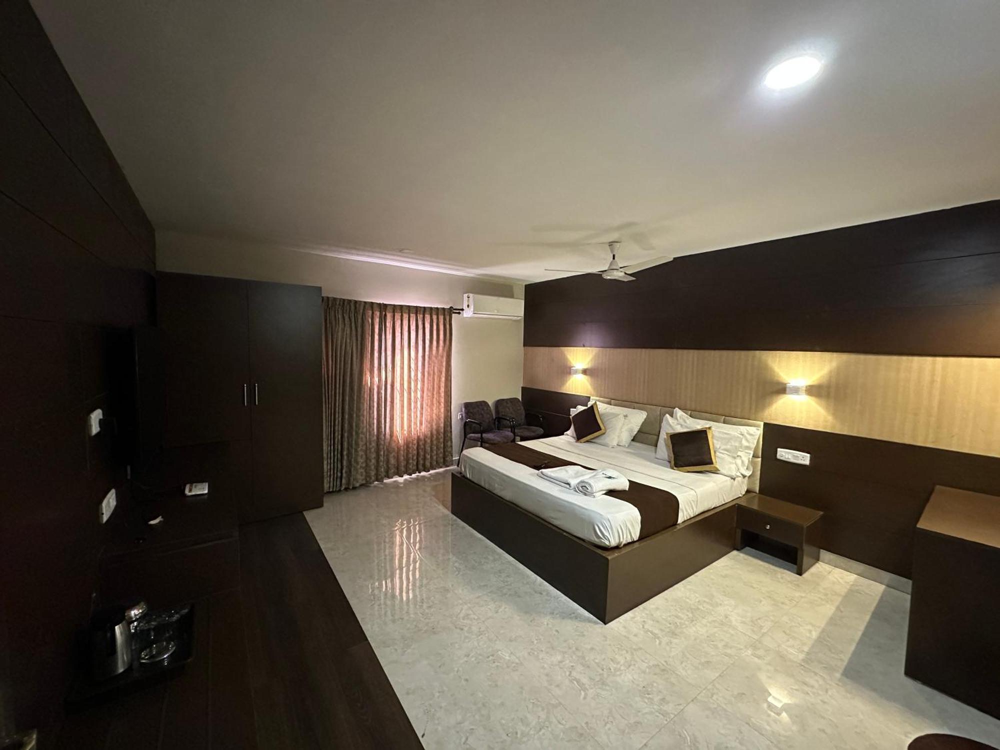 Hotel Aiba Regency Coimbatore Esterno foto